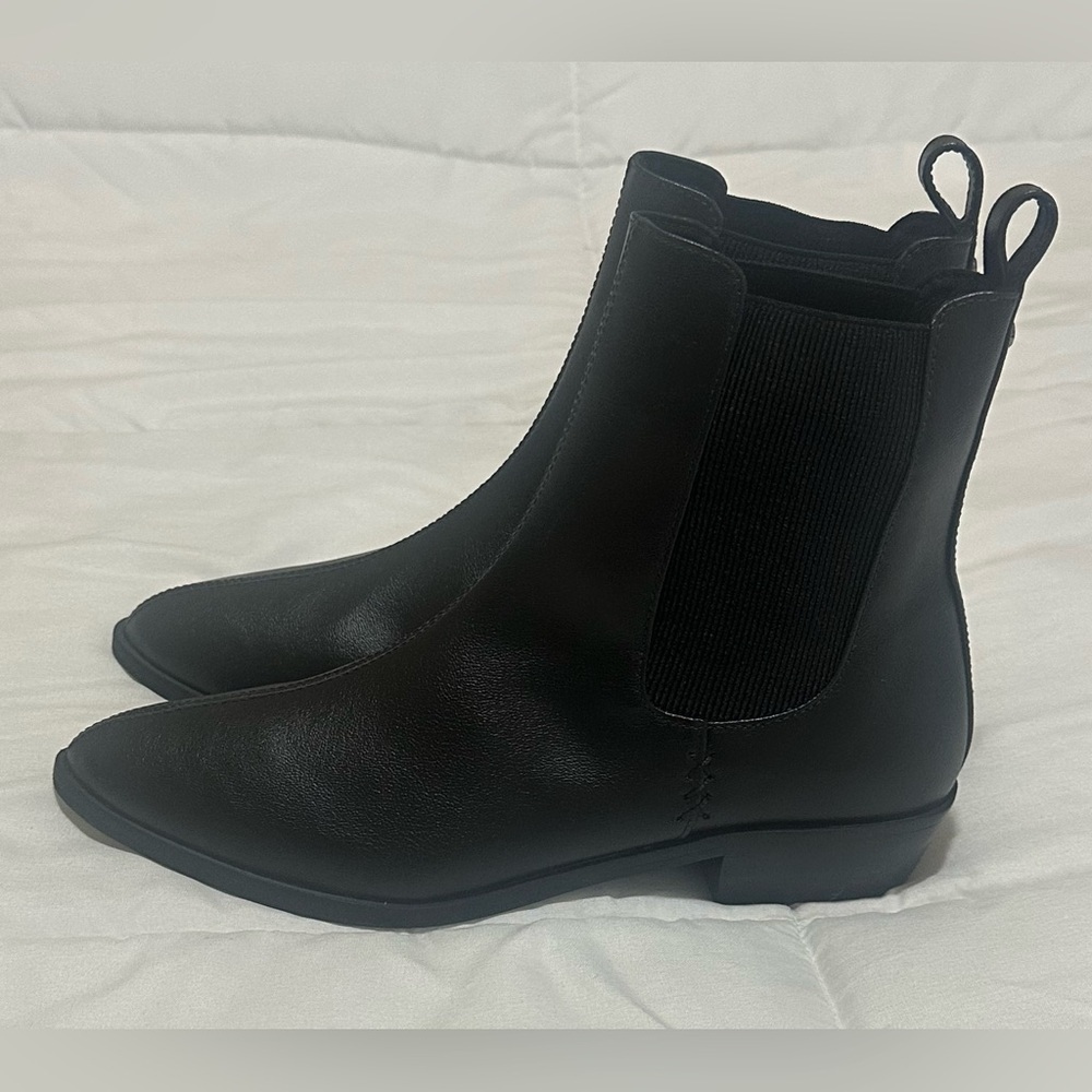 New Never Worn Voes&Company Harlow Chelsea Boots (vegan, black) size US 7/ EU 38 - Picture 1 of 7